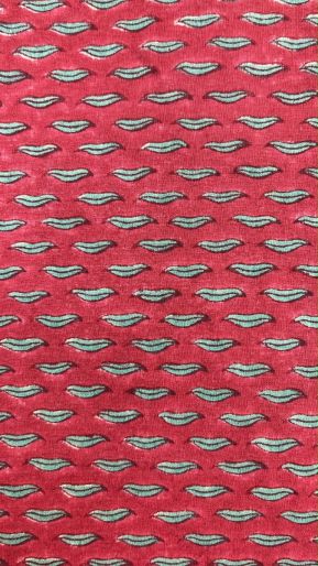 FABRIC BLUE LIPS ON RED MUSLIN