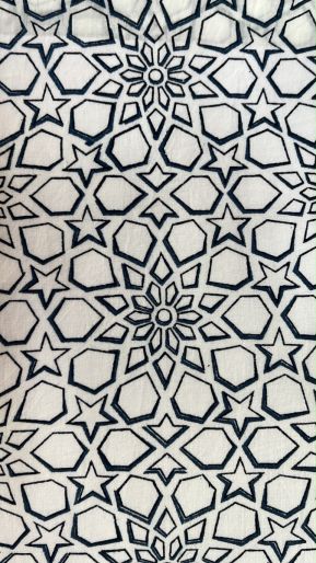 FABRIC STAR JALI BLUE ON WHITE_CAMBRIC